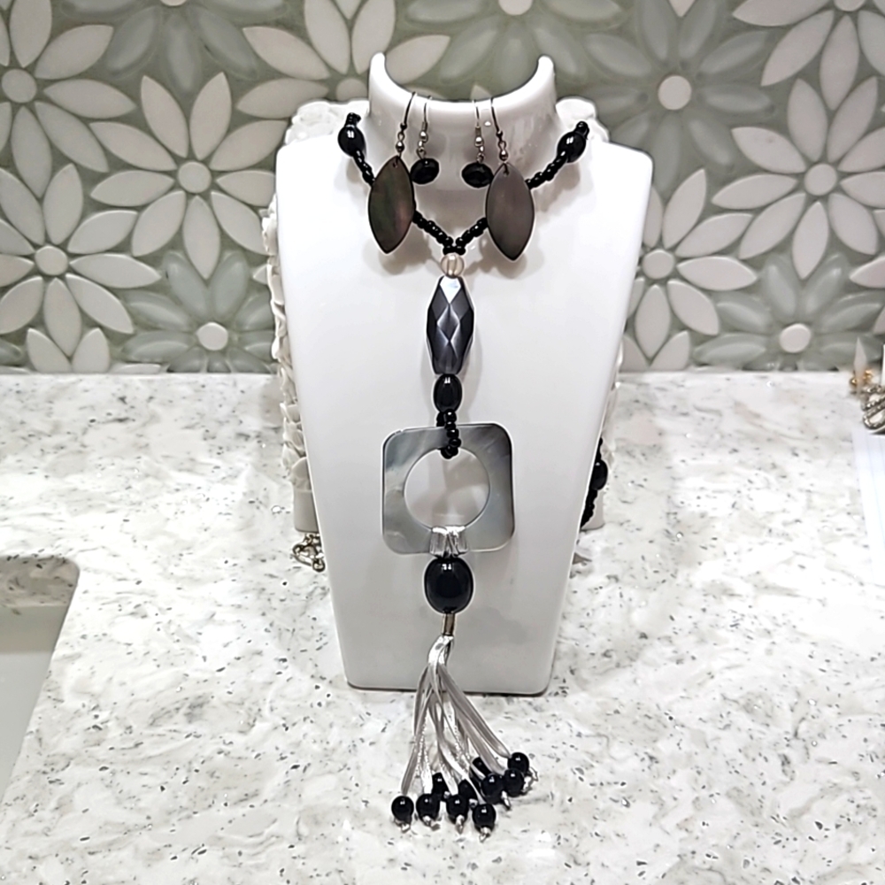 Fashion Necklace with 2 pairs of Matching Dangle Earrings